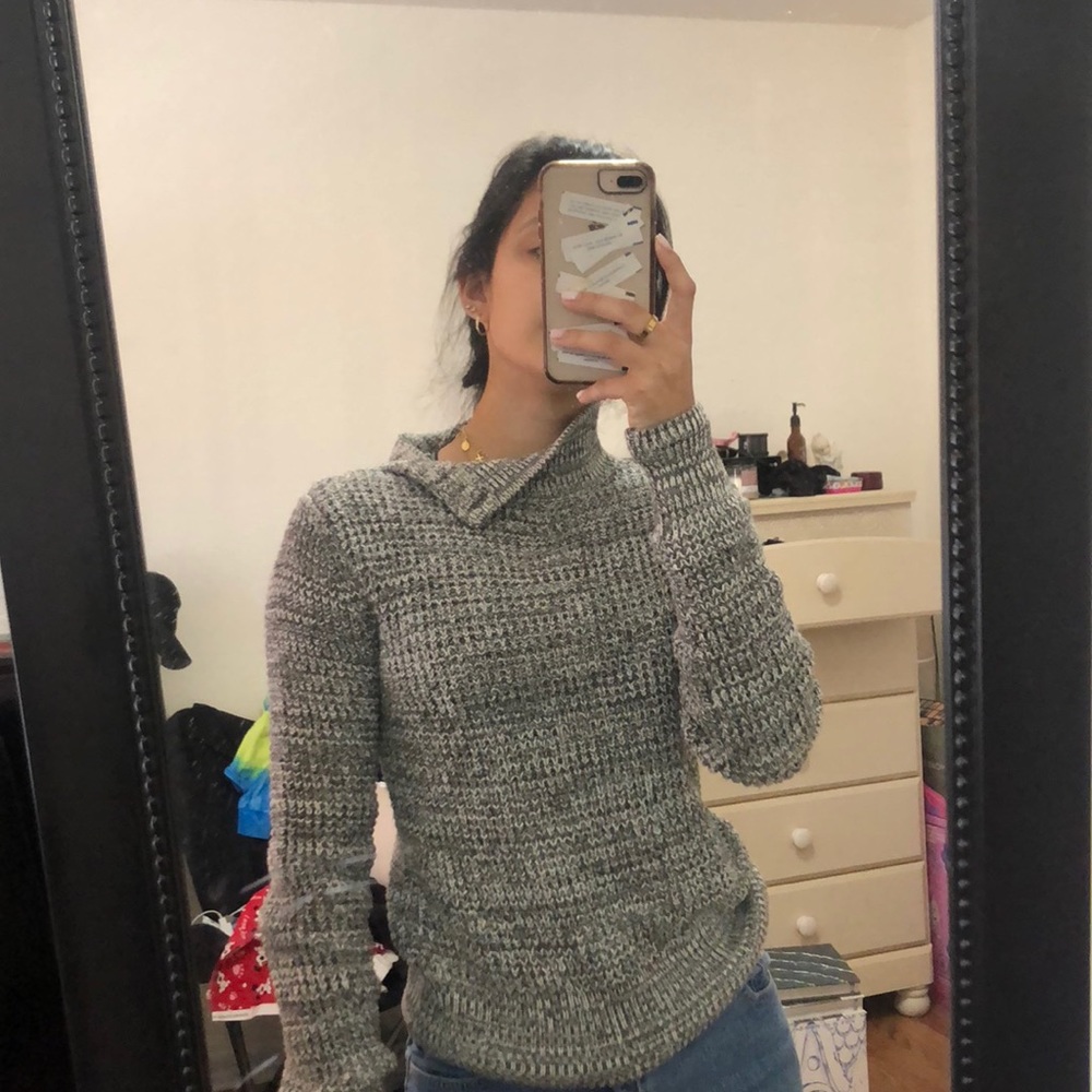 High neck thick knit gray sweater